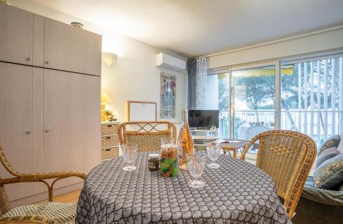Boulouris-sur-Mer Apartment | Studio Résidence Le Boréal-1 by Interhome