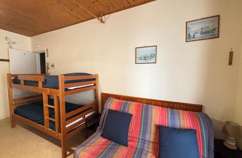 Les Sables d'Olonne Apartment | Studio simple à deux pas de la plage avec balcon - FR-1-197-248