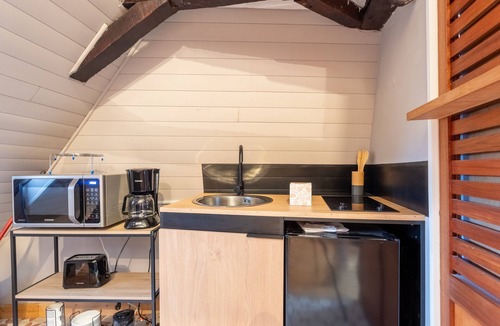 Salies-de-Bearn Apartment | Studio Tess Apartment with Wi-Fi