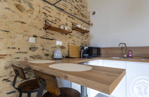 Chenille-Champteusse Cottage | Studio with AC, peaceful village