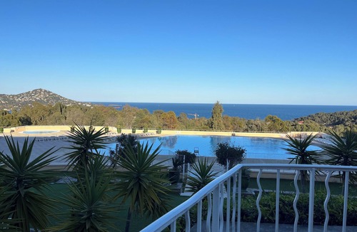 Le Dramont Apartment | Studio with balcony, sea & golf view, swimming pool, parking-Hameau Cap Esterel