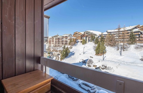 Eclose-Ouest Apartment | Studio with mezzanine in Alpe d'Huez, ski-in access