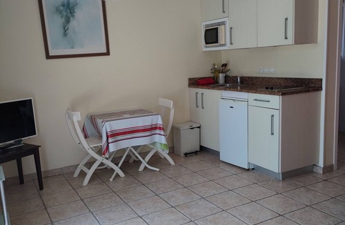 Escos Apartment | Studioescos le Trèfle for two, in the countryside. Pets allowed