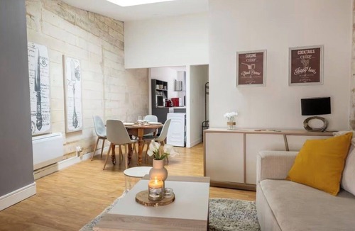 Cognac Apartment | Stunning apartment in Old Cognac, close to all amenities.