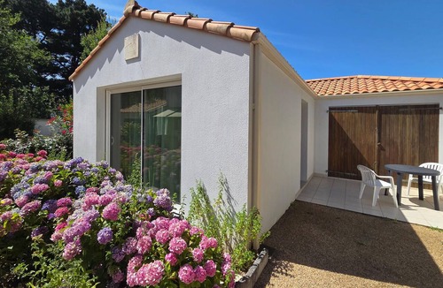 La Plaine-sur-Mer House | Stunning home in La Plaine-Sur-Mer with WiFi