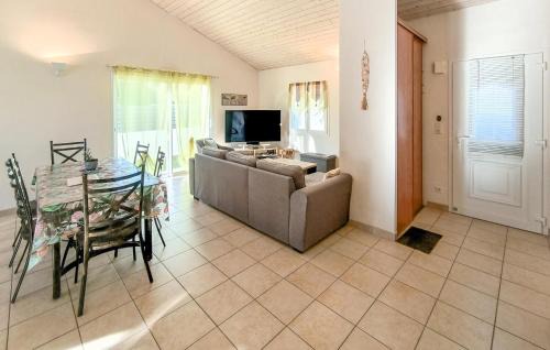 La Barre-de-Monts House | Stunning Home In La Barre De Monts