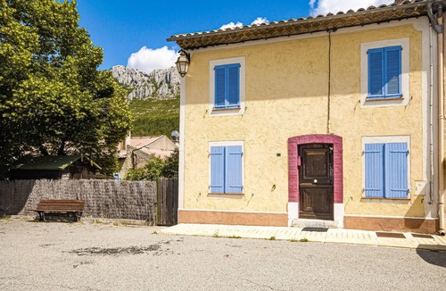 Andon House | Stunning home in Andon with kitchen