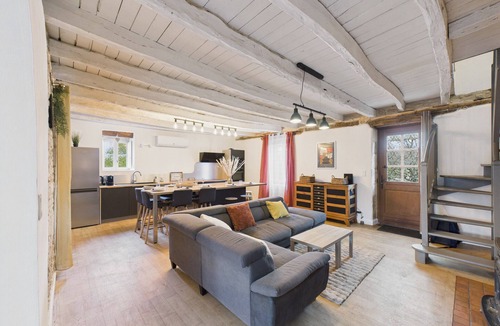 La Dornac House | Stunning house with pool and garden for 8