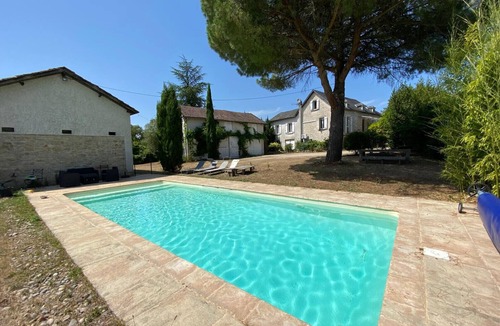 La Dornac House | Stunning house with pool and garden for 8