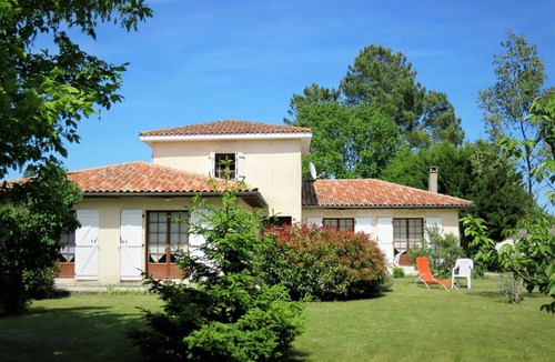 Gaillan-en-Medoc House | Stunning private villa for 6 people with private pool, WIFI, TV and terrace