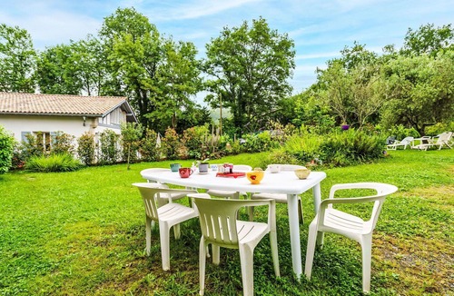 Ascain House | Stunning private villa for 6 guests with WIFI, TV and pets allowed