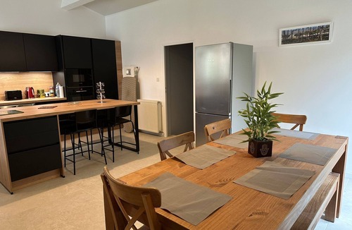 Leognan House | Stunning villa with a private pool (Saturday to Saturday only)