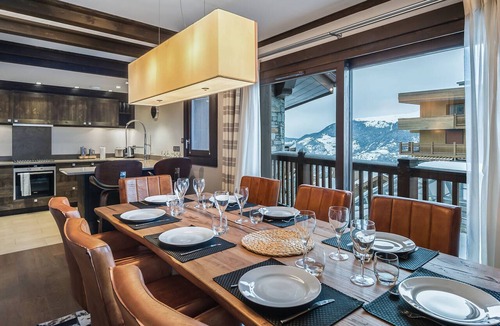 Courchevel Apartment | Stylish central apartment with fireplace and parking in Courchevel