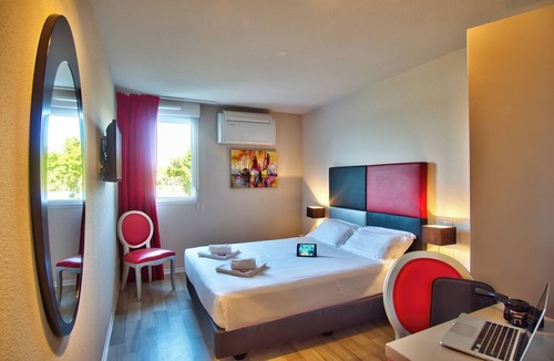 Lahonce Hotel | Stylish French Bayonne Suite | 5.1 Miles to Riverside Activities and Cafés