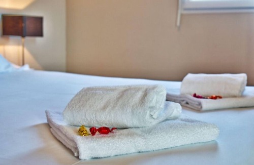 Lahonce Hotel | Suite Près de l'Aéroport | Parking + Wifi Inclus