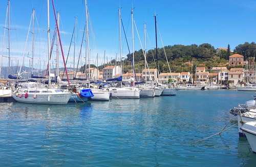 Saint-Mandrier-sur-Mer Boat Rental | Sun-Kissed Sailing Adventure in Provence-Alpes-Côte d'Azur
