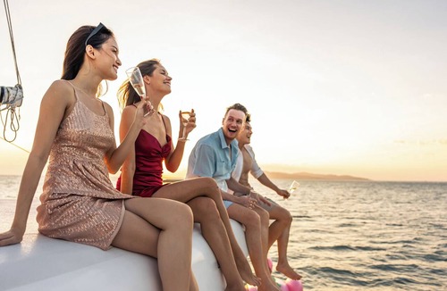 Toulon Boat Rental | Sun-Kissed Sailing Adventure in Puerto de Toulon