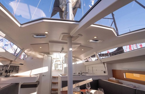 French Atlantic Coast Boat Rental | Sun-Kissed Sailing Adventure in Antiguo Puerto de La Rochelle