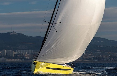French Atlantic Coast Boat Rental | Sun-Kissed Sailing Adventure in Antiguo Puerto de La Rochelle