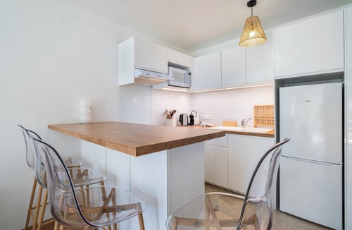 Boulouris-sur-Mer Apartment | Sunny Break – Cozy Retreat Steps from the Sea