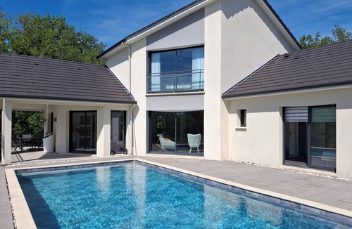 Chasteaux House | Superb contemporary villa portes Perigord 160m2, air-conditioned, swimming pool, lake 2500m away.