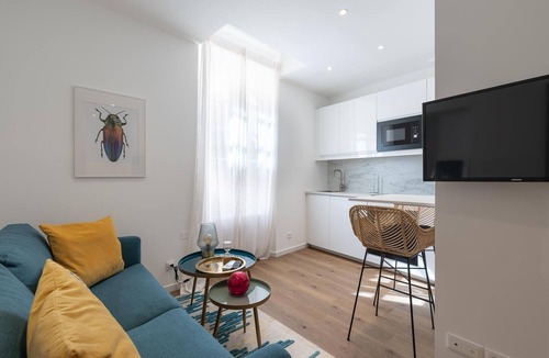 Old Town Apartment | SUPERB RENOVATED APARTMENT 2 steps from the port of SAINT TROPEZ