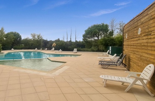 Sainte Gemme House | Surrounded by several lakes, this bright vacation home is set in family-friendly grounds.