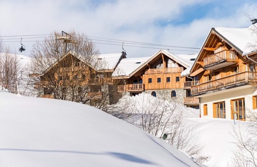 La Toussuire Apartment | Swimming pool, sauna, hammam, terrace, balcony, tv, ski locker, 41-49m², La Toussuire