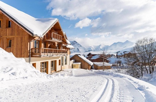 La Toussuire Apartment | Swimming pool, sauna, hammam, terrace, balcony, tv, ski locker, 41-49m², La Toussuire