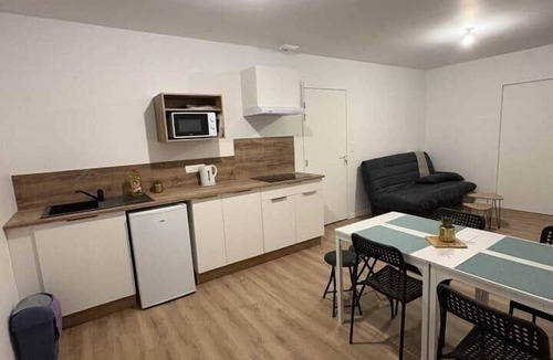 Challans Apartment | T1 bis rénové Coin nuit Séjour paisible