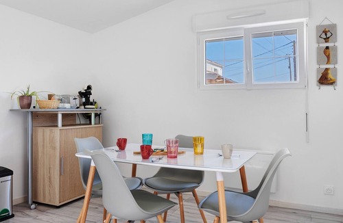 Saint-Jean-de-Liversay Apartment | T2bis Apartment for 4 with Shared Terrace and Garden