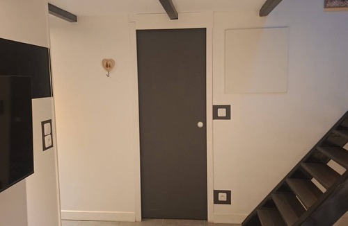 Saint-Jean-de-Liversay Apartment | T2bis Apartment for 4 with Shared Terrace and Garden