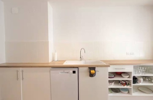 Juan-les-Pins Apartment | T3 bright - 6 pers - Center - Air-conditioned - Train station at 200 m - Parking - Sea at 100 m