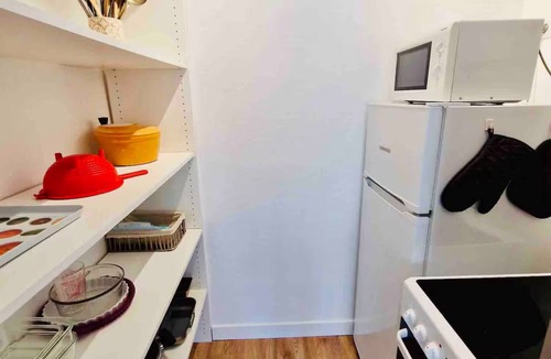 Juan-les-Pins Apartment | T3 bright - 6 pers - Center - Air-conditioned - Train station at 200 m - Parking - Sea at 100 m