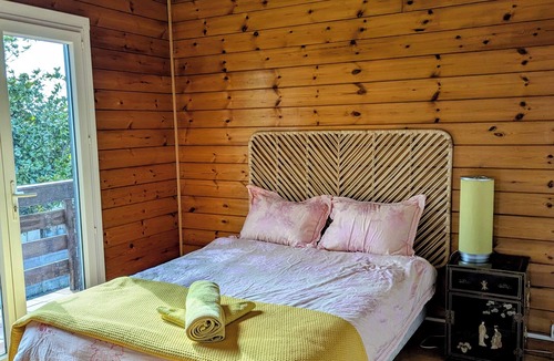 Prignac-et-Marcamps Apartment | T3 fully equipped - short stay/mobility lease - balcony overlooking the vineyards