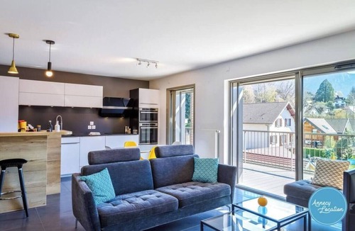 Menthon-Saint-Bernard Apartment | T4 Terre EO - close to Lake Annecy.