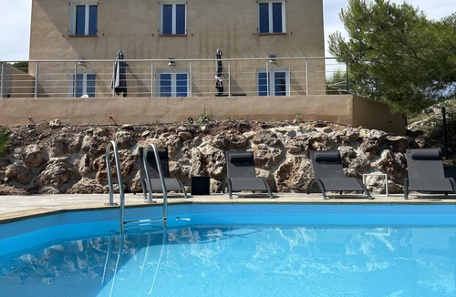 Le Revest-les-Eaux House | T5 house overlooking Toulon harbour with swimming pool