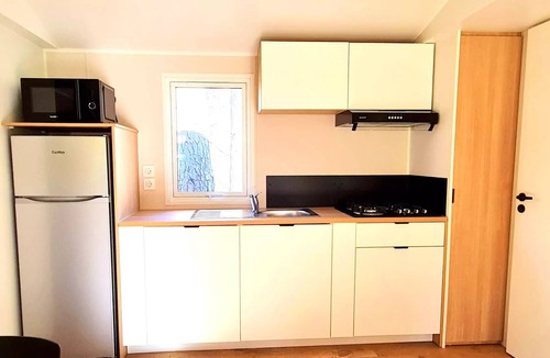 Calviac House | Terracotta Superior Mobile Homeeur 4 -Room, Sleeps 6 + TV