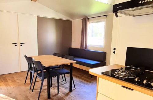 Calviac House | Terracotta Superior Mobile Homeeur 3 -Bedroom, Sleeps 4 + TV
