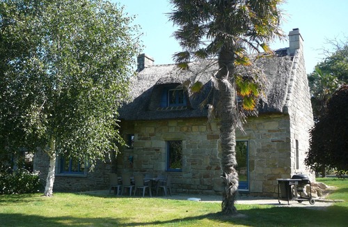 Concarneau Villa | Thatched house in Concarneau 5km from the beach