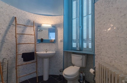 Habas Bed & Breakfast | The Blue Room at Château Habas with Wi-Fi