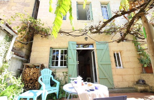 Couze-et-Saint-Front Cottage | 'The Claire's house' independant terrace in an old village couze saint front