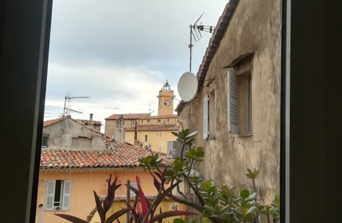 Grasse Apartment | the terrace of the Cathedral/5 persons/3 bedrooms