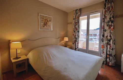 Les Issambres Apartment | This beautiful apartment is located on the 2nd floor of a secured complex and offers its guests a go