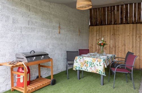 Challans House | Three-Star Holiday Home: Peaceful House with Private Terrace, Garden & Wi-Fi