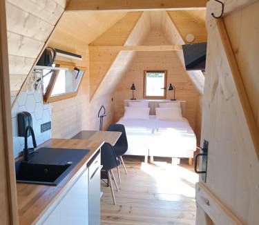 Riec-sur-Belon Ski Chalet | Tiny Chaumière - Escapade Romantique - Chaumière et Jacuzzi Privatif proche Pont-Aven