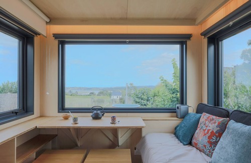 Langueux House | Tiny House 'Bada' with Sea View, Nordic Bath, Private Terrace and Wi-Fi