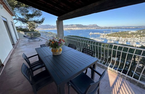 Saint-Mandrier-sur-Mer Apartment | Top of villa, full sea view