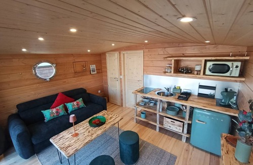 Downtown Angers Boat Rental | Toue Belle de Maine (House boat 4 beds)