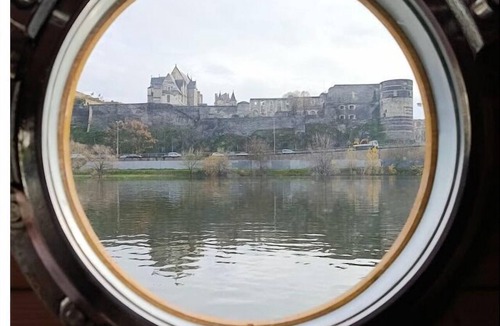 Downtown Angers Boat Rental | Toue Belle de Maine (House boat 4 beds)